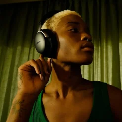 QuietComfort Ultra Wireless Noise Cancelling Over-the-Ear Headphones, (880066-0100)<Bose Hot