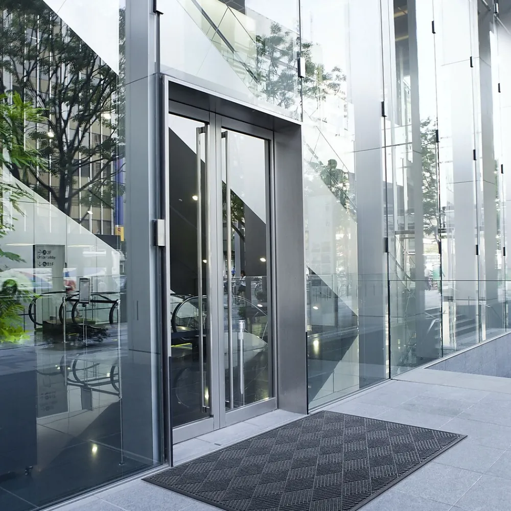 Coastwide Professional ™ Commercial Wiper/Scraper Floor Mat, 4' x 6', Charcoal (CW23071)