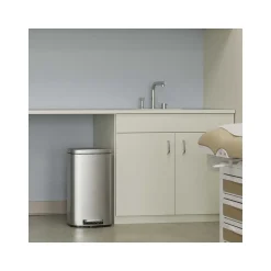 Stainless Steel Trash Can with Hinged Lid, 8-Gallon, Silver (HLSS08RFR)<HLS Commercial Hot