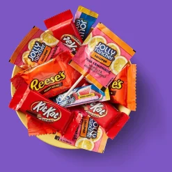 Hershey's JOLLY RANCHER, KIT KAT and REESE'S Assorted Flavored Snack Size, Candy Party Pack, 34.19 oz (HEC93942)