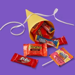 Hershey's JOLLY RANCHER, KIT KAT and REESE'S Assorted Flavored Snack Size, Candy Party Pack, 34.19 oz (HEC93942)