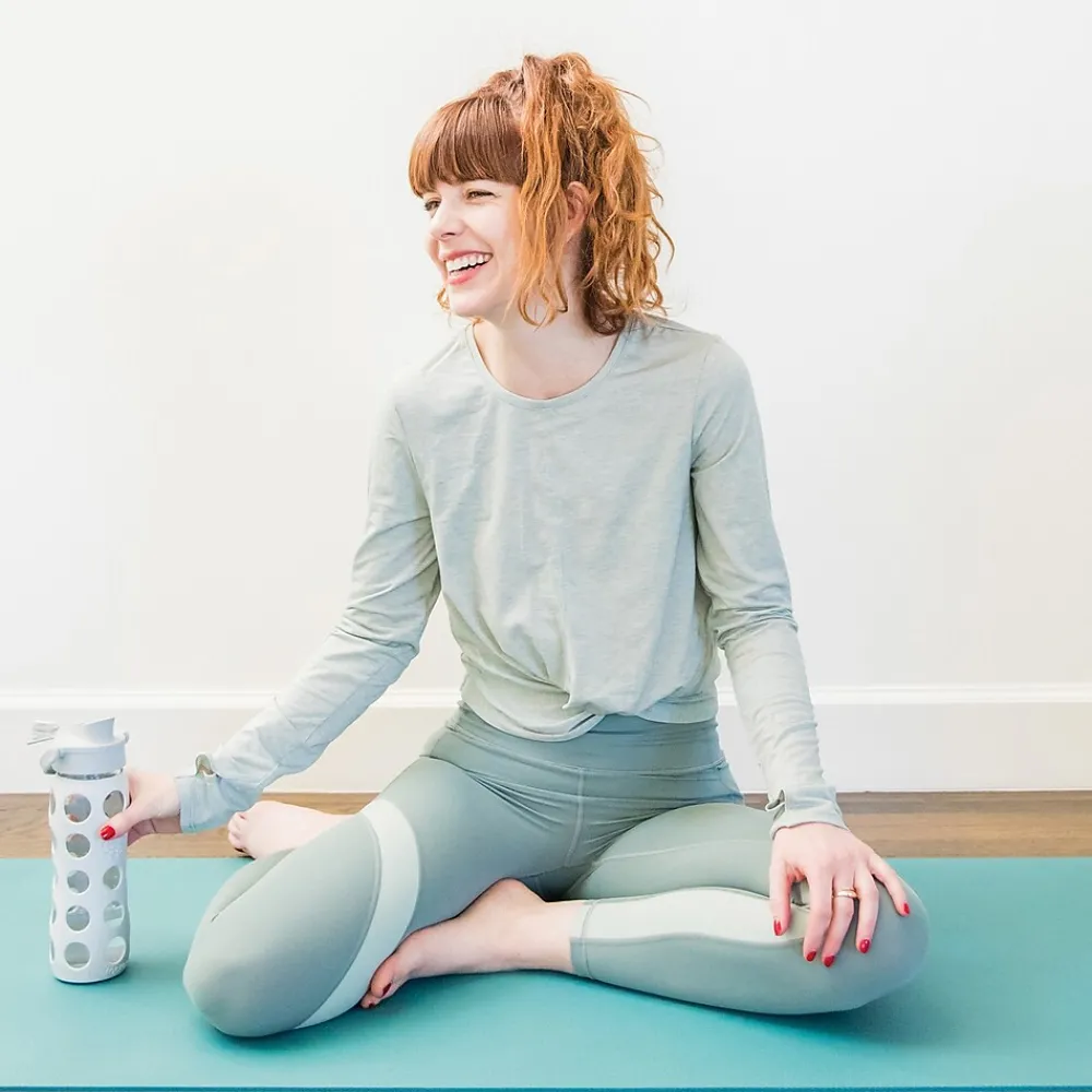 Lifefactory Glass Water Bottle, 22 oz., Cool Gray (LIFLG4321MCG4)