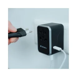 UTA-04 Plastic Travel Power Adapter, Black (49546)<Verbatim Best