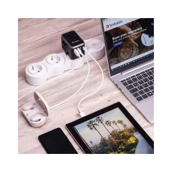 UTA-04 Plastic Travel Power Adapter, Black (49546)<Verbatim Best